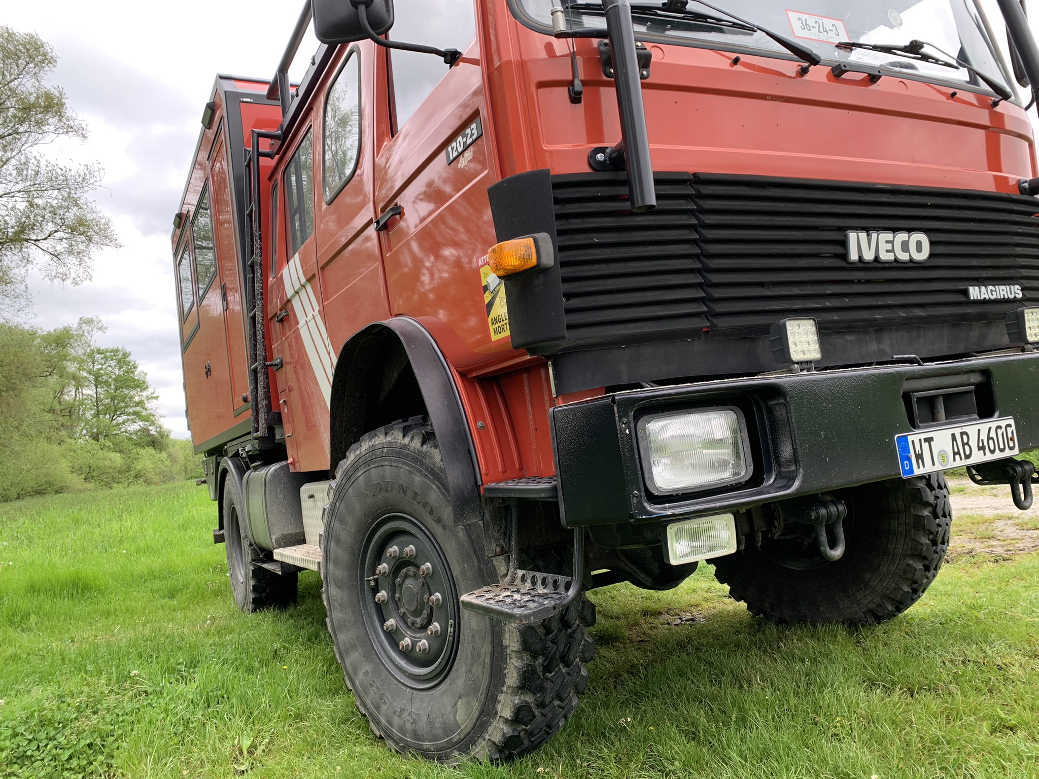 Front mit Iveco-Magirus-Emblem
